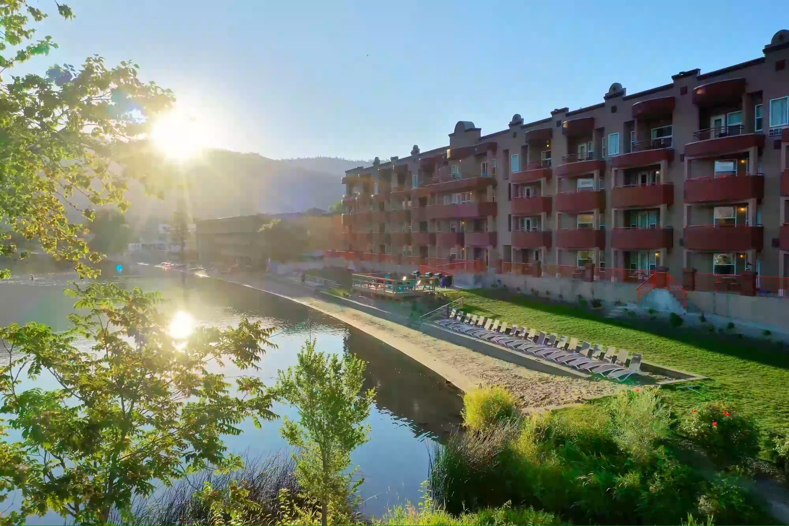 Holiday Inn & Suites