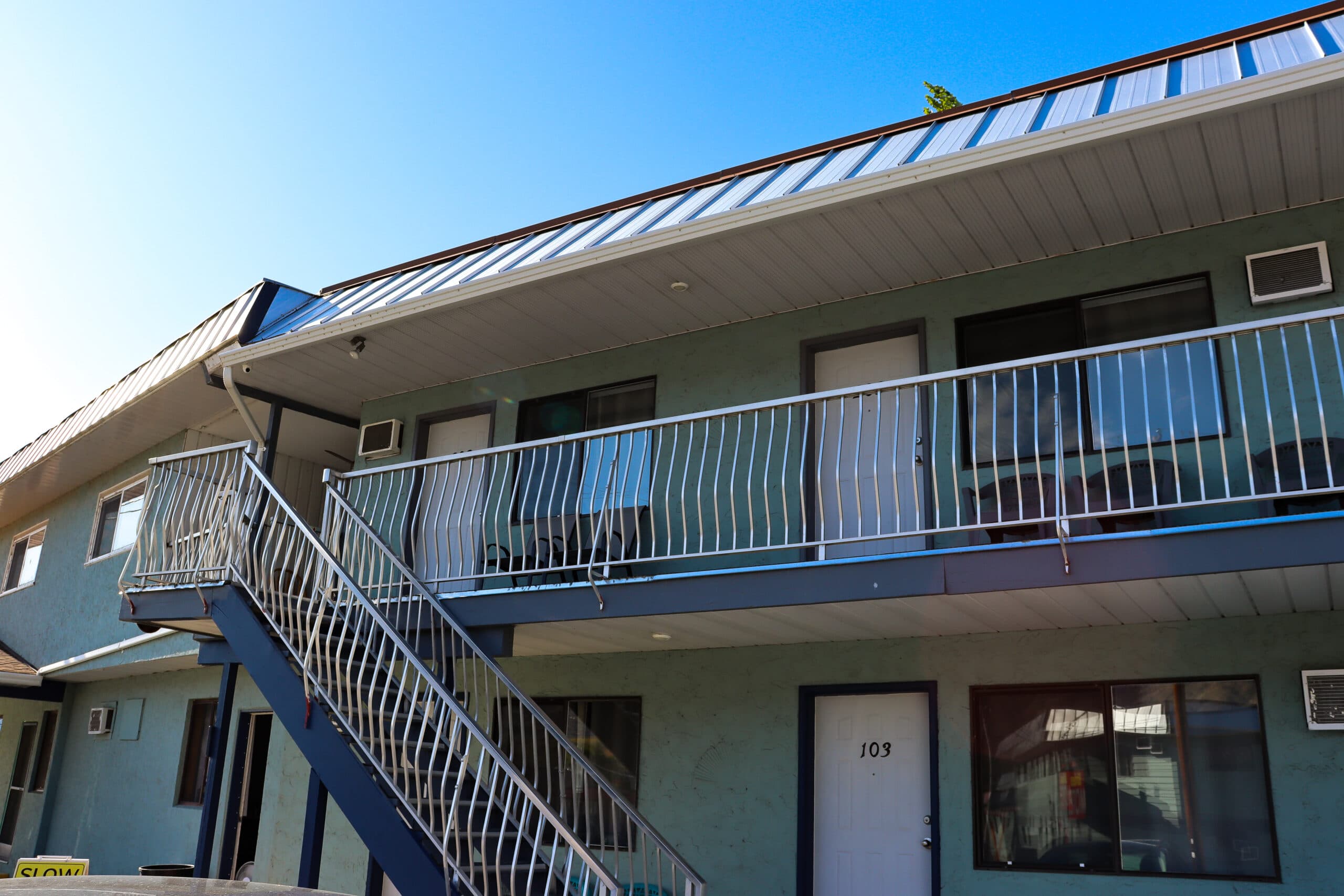 Poplars Motel