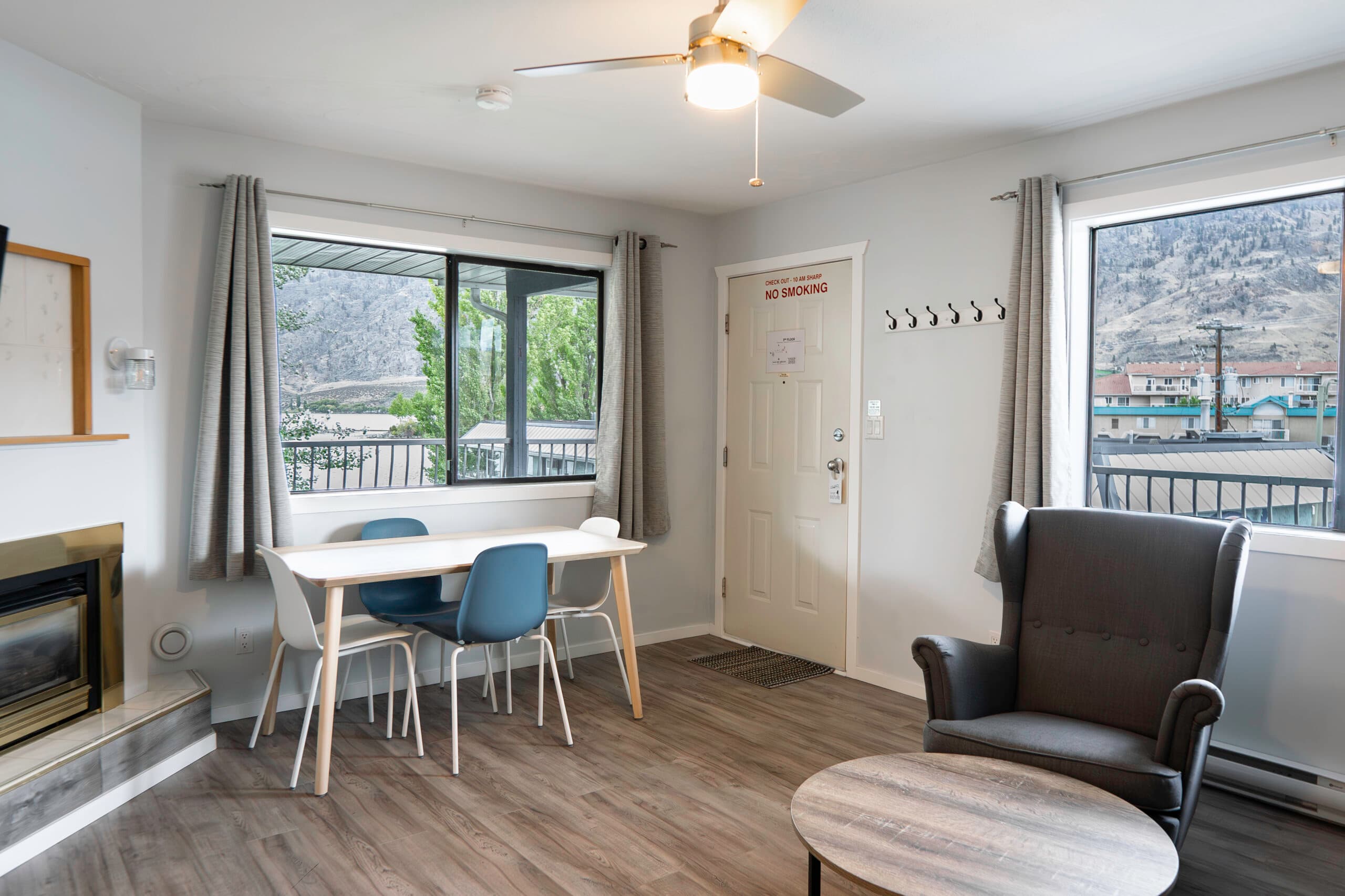 Poplars Motel