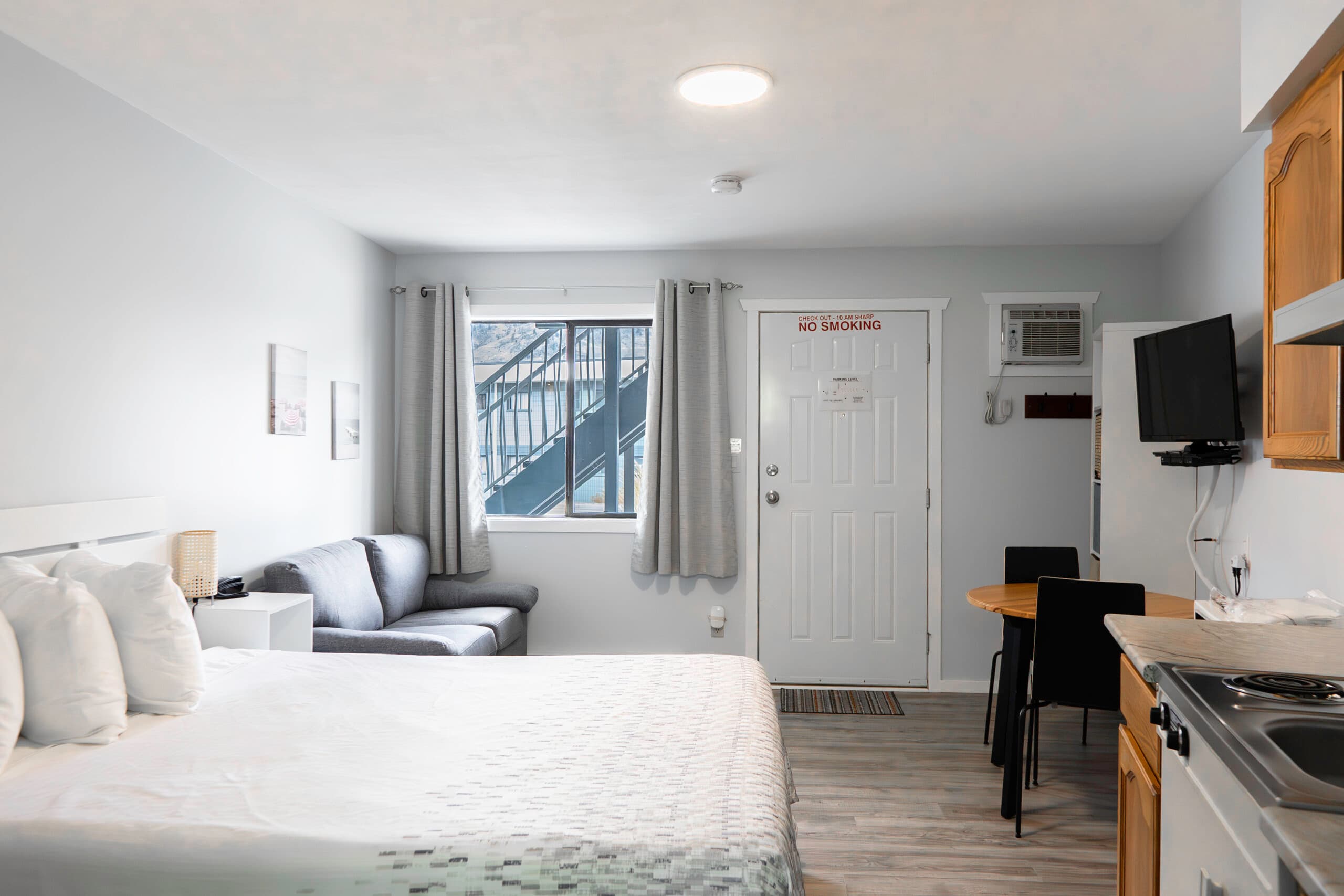 Poplars Motel